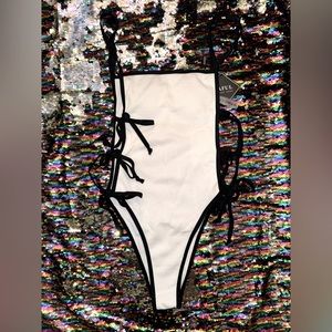 BNWT Zaful Tie Side Textured Contrast Binding One-piece Swimsuit